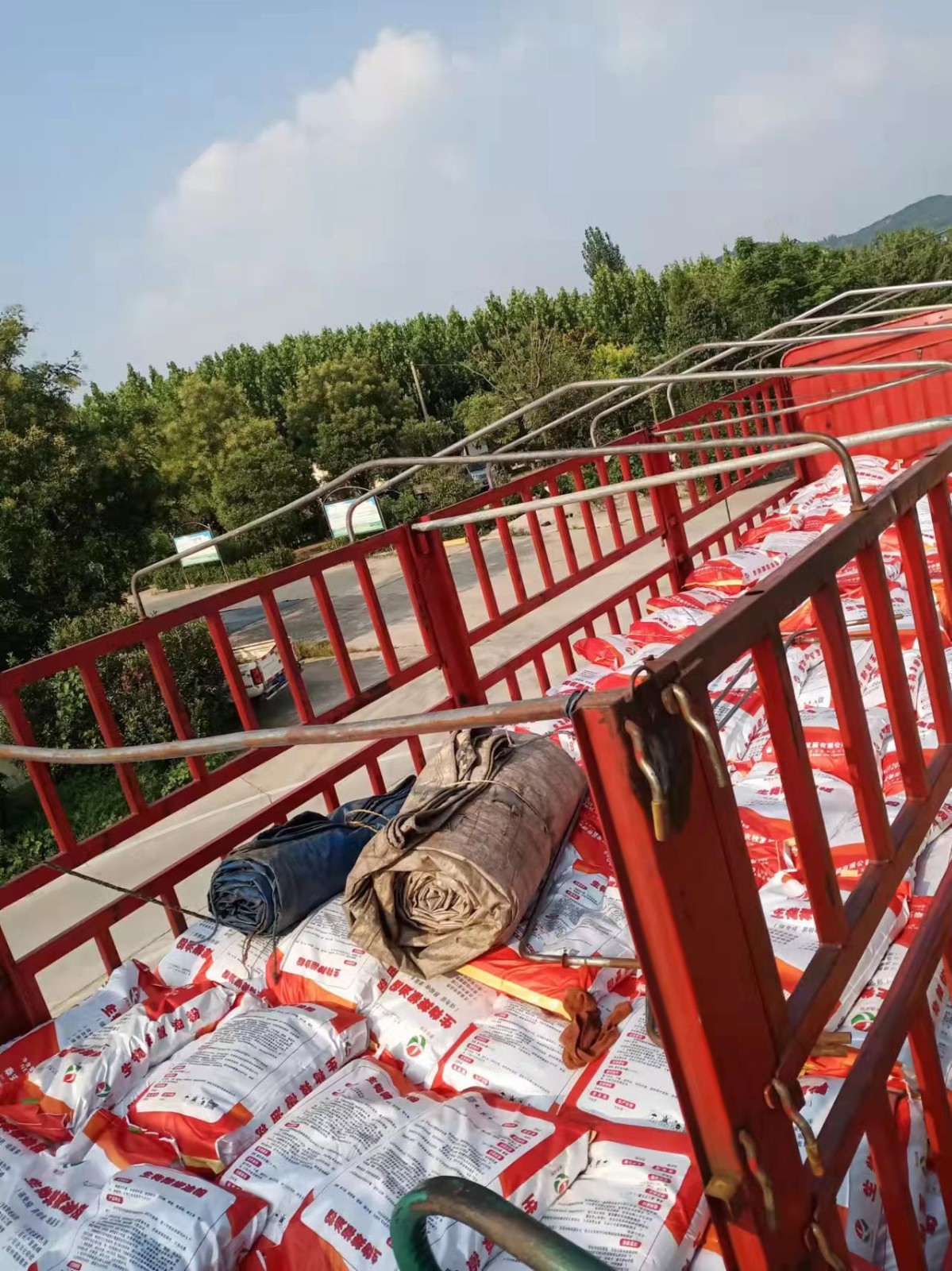 天氣寒冷 蛋雞感 冒后蛋雞產(chǎn)蛋不上量添加生物辣椒油粉