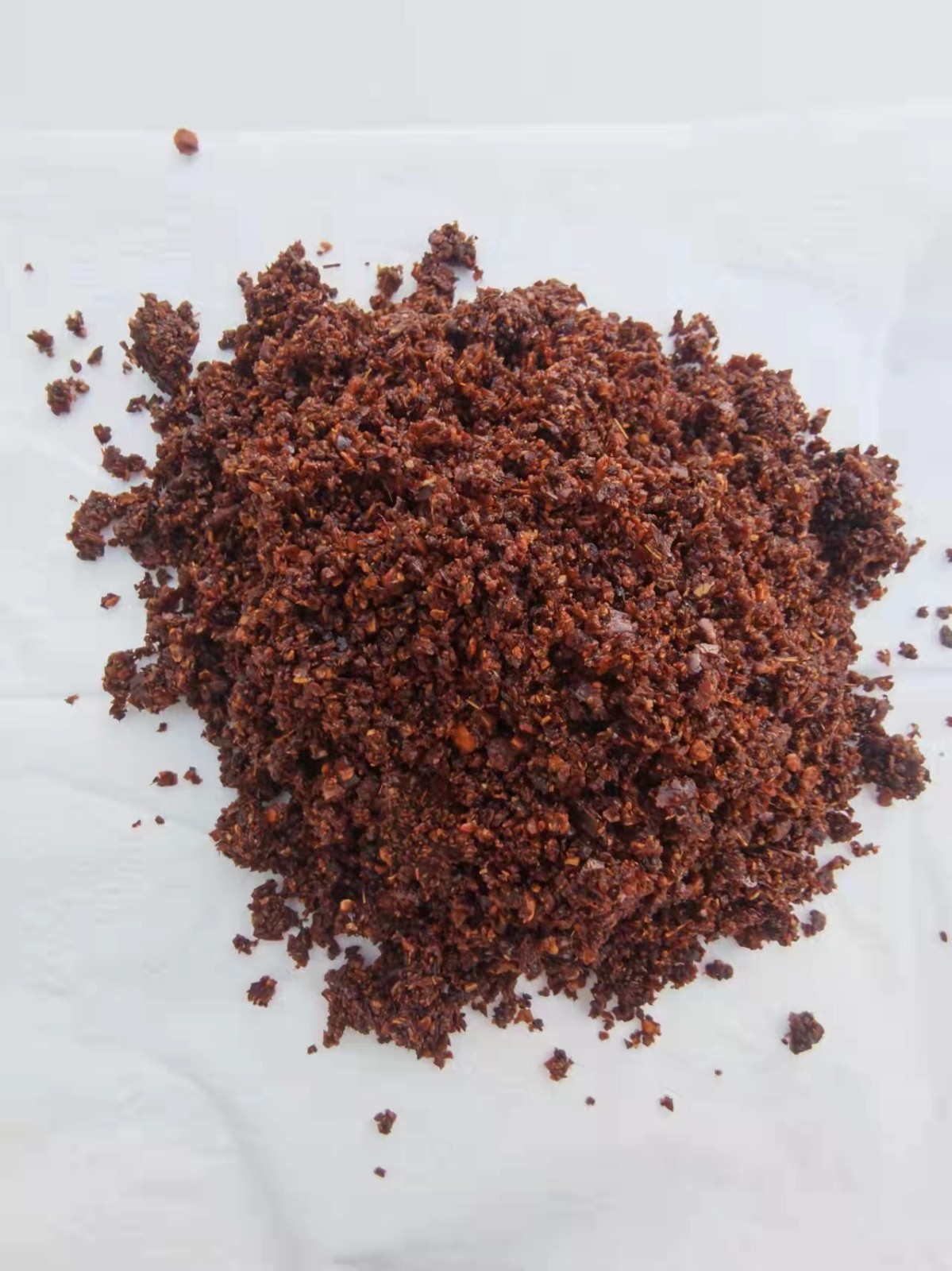 泰西農(nóng)牧發(fā)酵辣椒粕添加了大量的益生菌和消化酶調(diào)蛋雞腸道